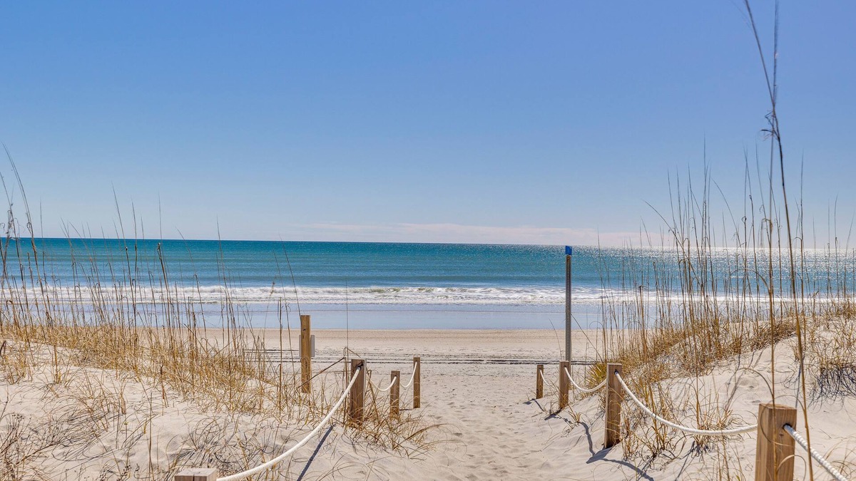 Emerald Isle Apartment | Ocean-View Apt in Emerald Isle - Walk to Beaches!