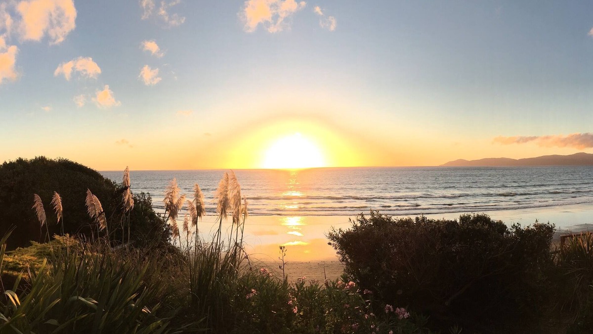 Paraparaumu House | Ocean view Bach