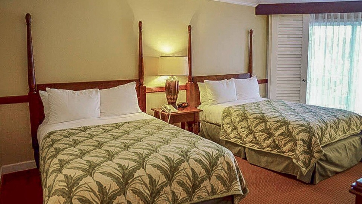Hanamaulu Condo | Ocean-view condo - top floor - amazing resort pools, gym, spas, & restaurants