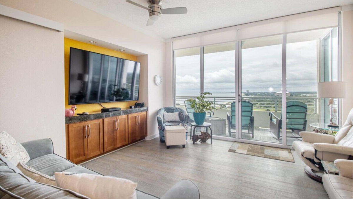 Biloxi Condo | Ocean view from every room!