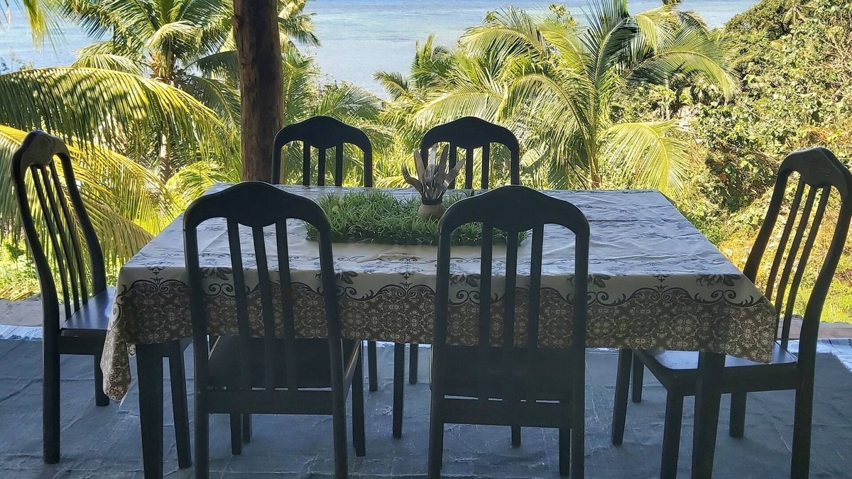 Wayasewa Island House | Ocean view garden homestay