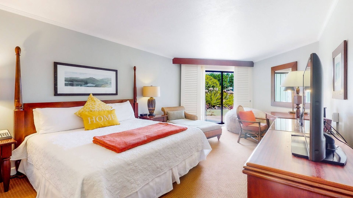 Hanamaulu Condo | Ocean-view ground-floor condo with amazing resort pools, gym, spas & restaurants