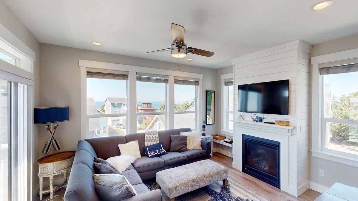 Gleneden Beach House | Ocean-view home with private hot tub, fireplaces, balcony - beach & pool access