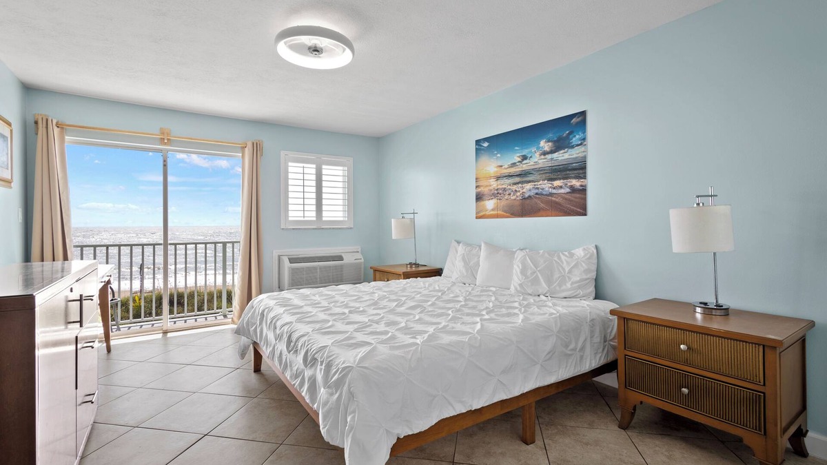 Fort Pierce Hotel | Ocean View Hotel Room with Balcony- King Bed #23