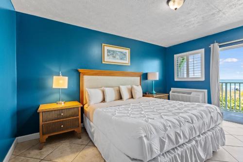 Fort Pierce Hotel | Ocean View Hotel Room with Balcony- King Bed #19
