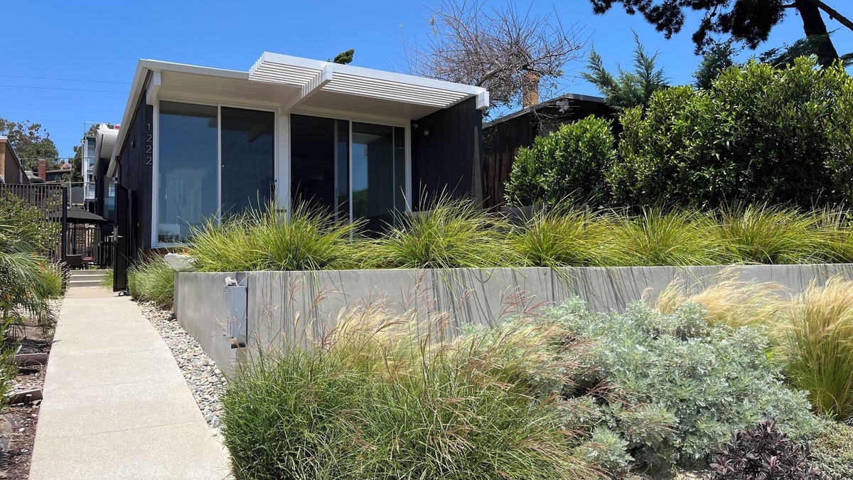 La Jolla Mesa House | Ocean View in PB-La Jolla. Highly Walkable!