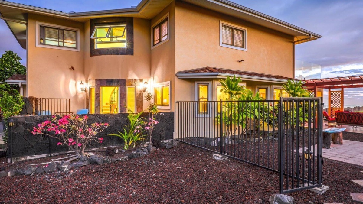 Kailua-Kona House | 🏖️Ocean View | Private Pool, Patio, & Lanai