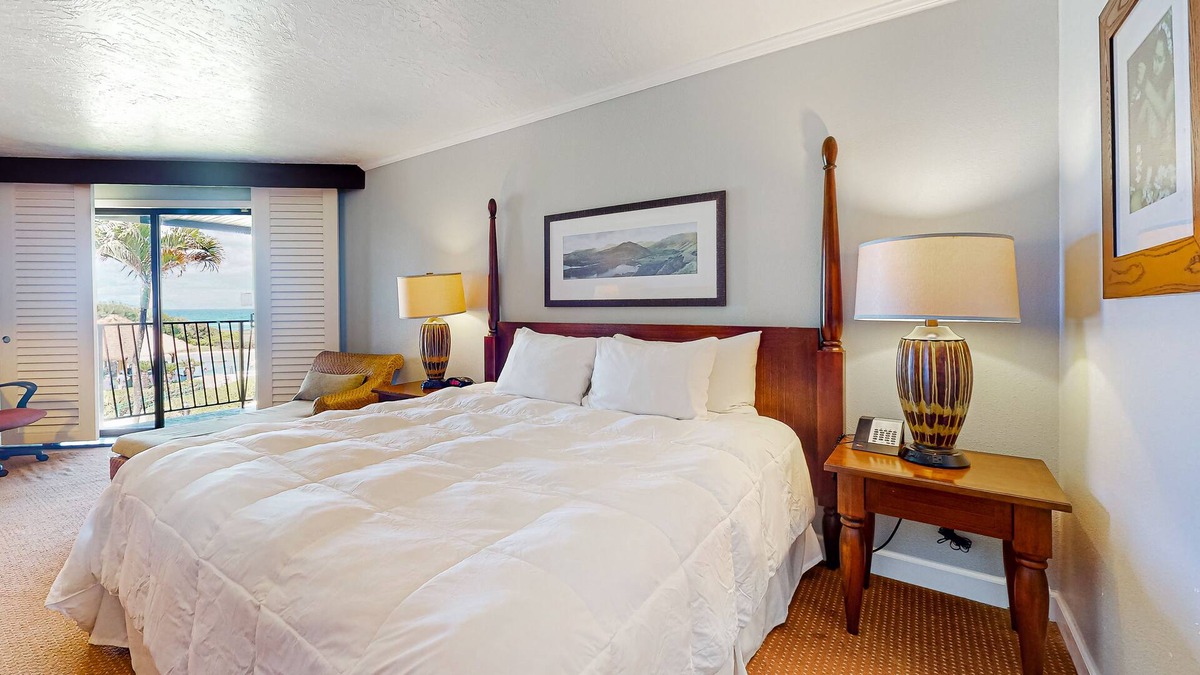 Hanamaulu Condo | Ocean-view resort condo - third floor - amazing pools, gym, spas, & restaurants