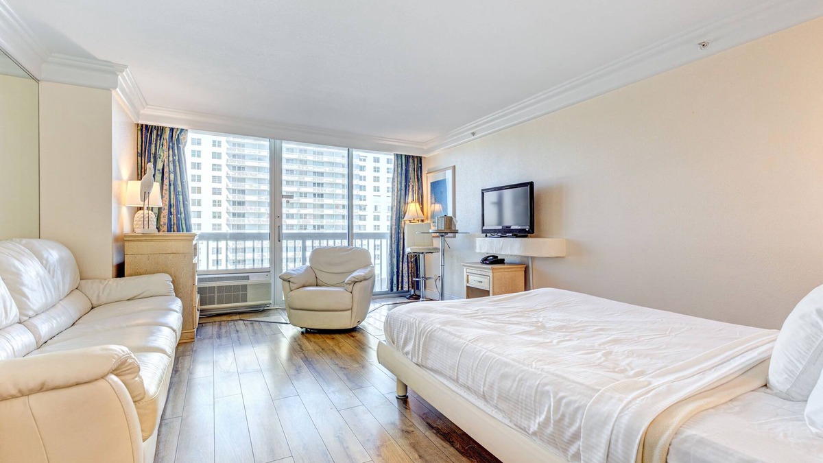 Ortona Park Hotel | Ocean-view resort room with fitness center, beach access, AC, & high-speed WiFi