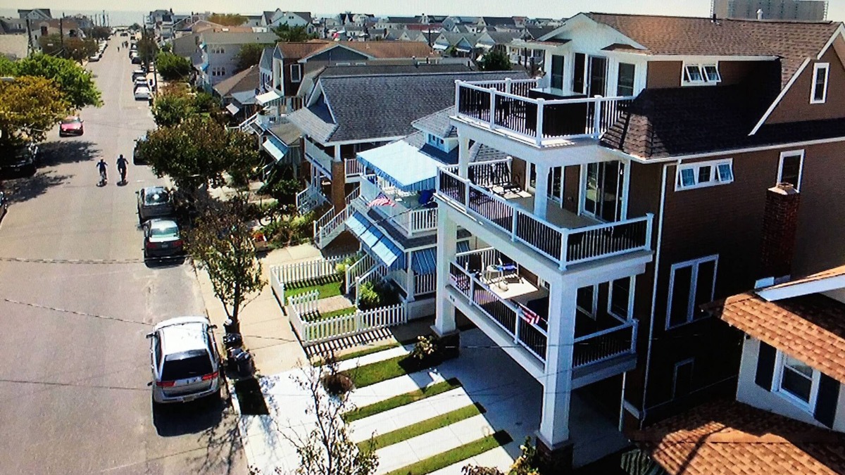 North End House | Ocean View Single , 5 Bdrm, 3.5 Bath, Parking 4, 1 Block 2 Beach, Elevator