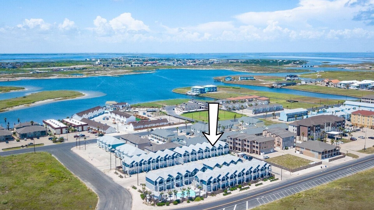 Corpus Christi House | Ocean view, steps from the beach!