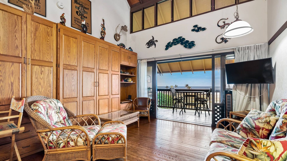Maunaloa Apartment | Ocean-view studio with pool, grills, walk-on beach access, & private lanai