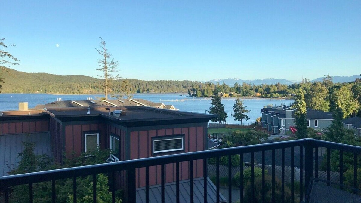Sooke House | Ocean View Townhome - Sooke Harbour Marina
