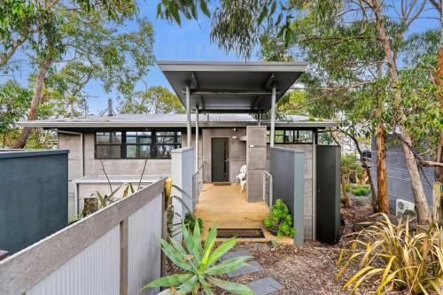 Skenes Creek House | Ocean View Treetops Retreat