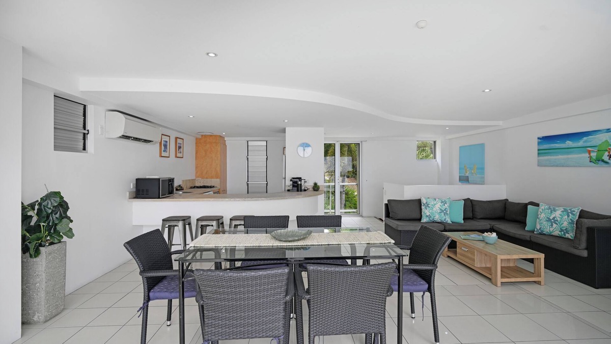 Hamilton Island Apartment | Ocean View Villa - 02