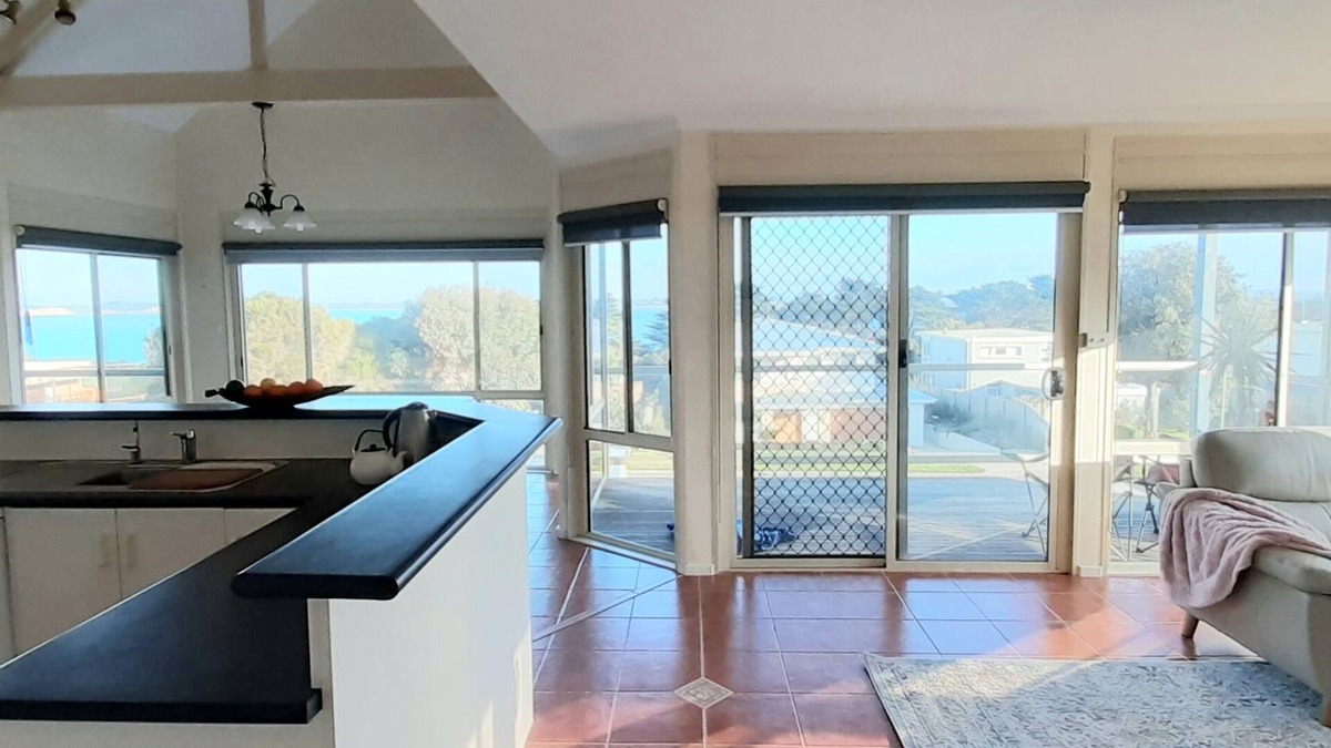 San Remo House | Ocean View with beach and shops at door step