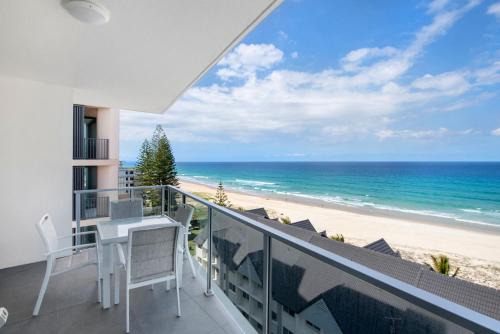 Palm Beach Apartment | Ocean Views Apartment with Rooftop Pool - CoastHM