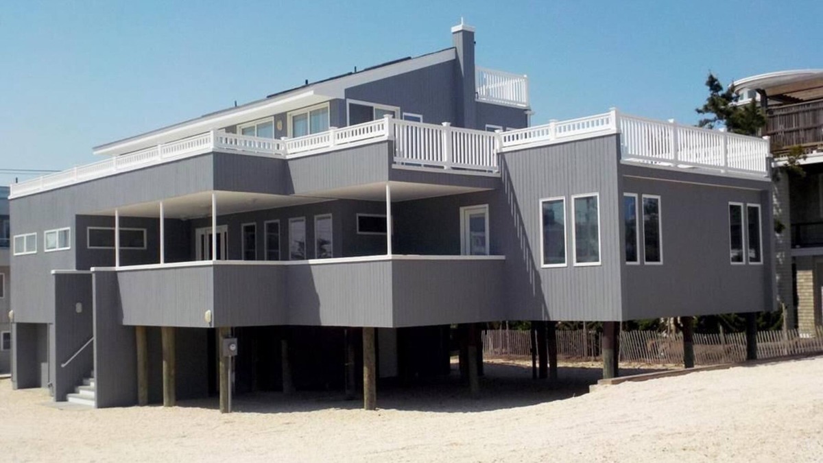 North Beach House | OCEAN VIEWS! BEAUTIFUL HOME SLEEPS 14!