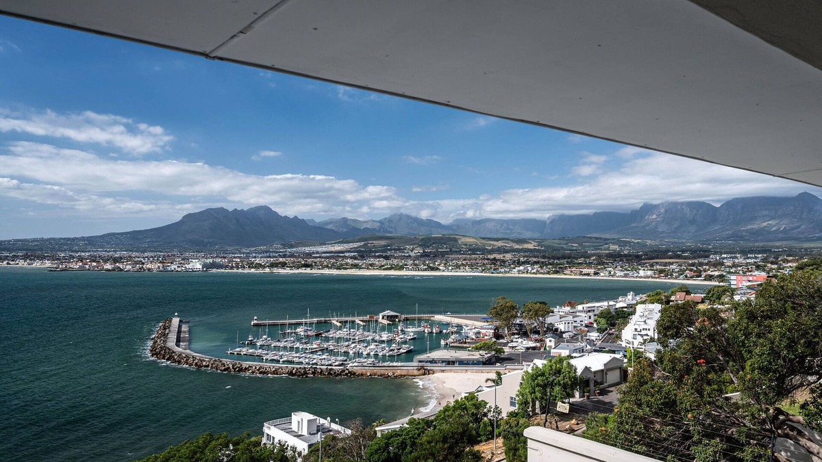 Mountainside Apartment | Ocean Views - Gorgeous ocean view apartment
