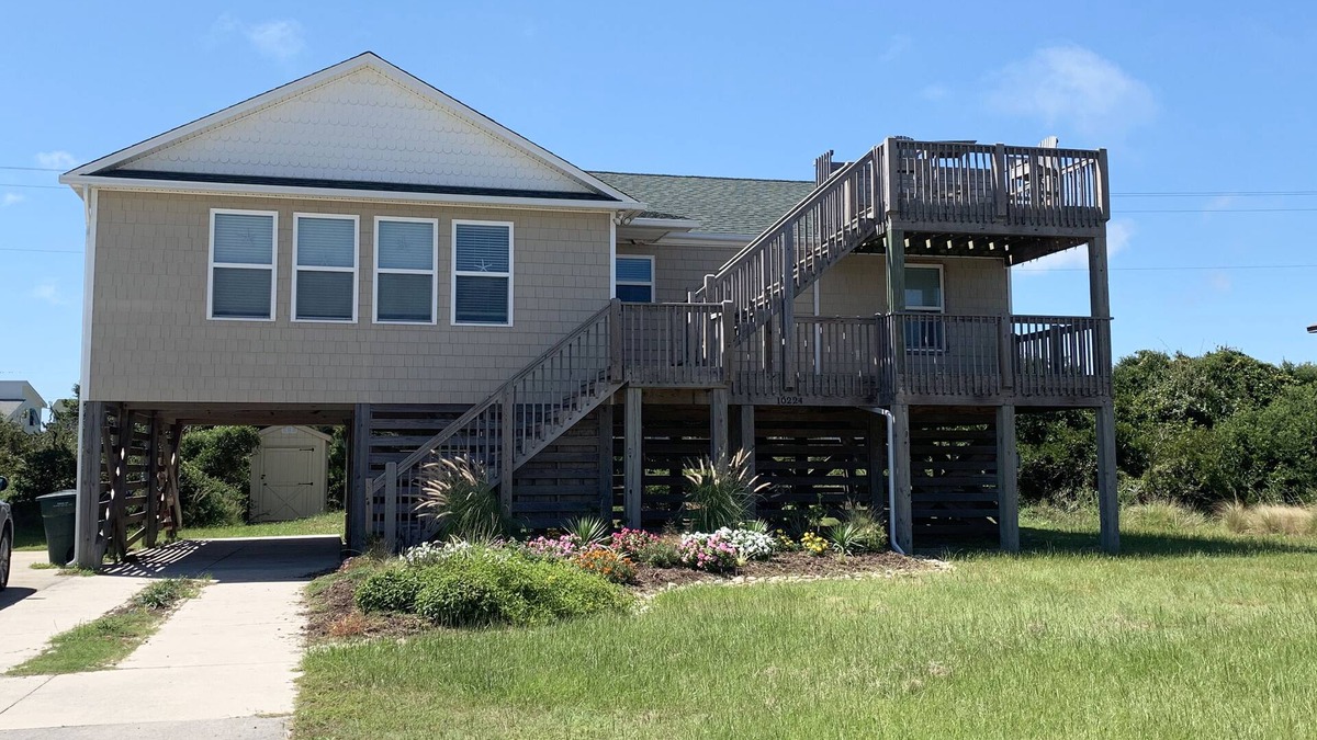 South Nags Head House | Ocean Views! Only 350 feet to the beach! FREE beach chairs, bikes & more!