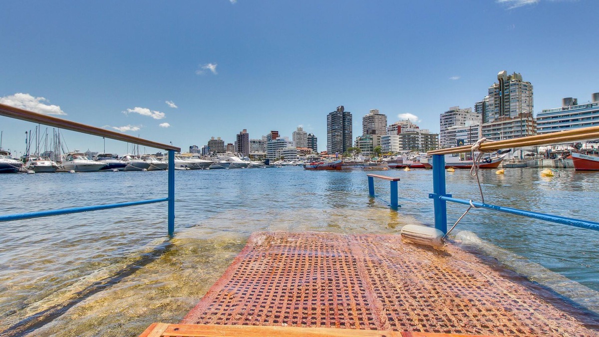 Aidy Grill Apartment | Oceana Suites The Point