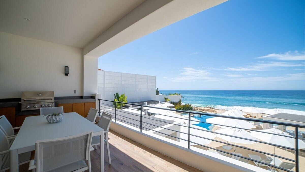 Buzzards Apartment | Oceanfront 3bd Residence Wordclass Amenities
