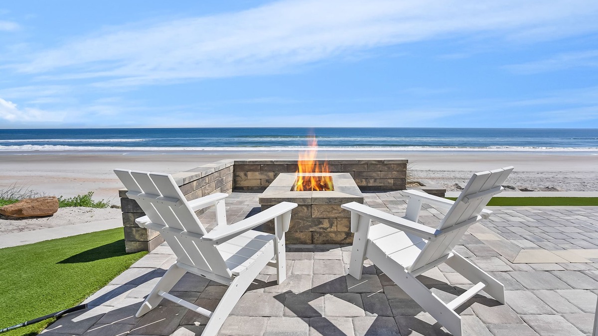 South Ponte Vedra Beach House | Oceanfront! 2 Primary Suites - Secluded Beach - St. Augustine Nights of Lights!
