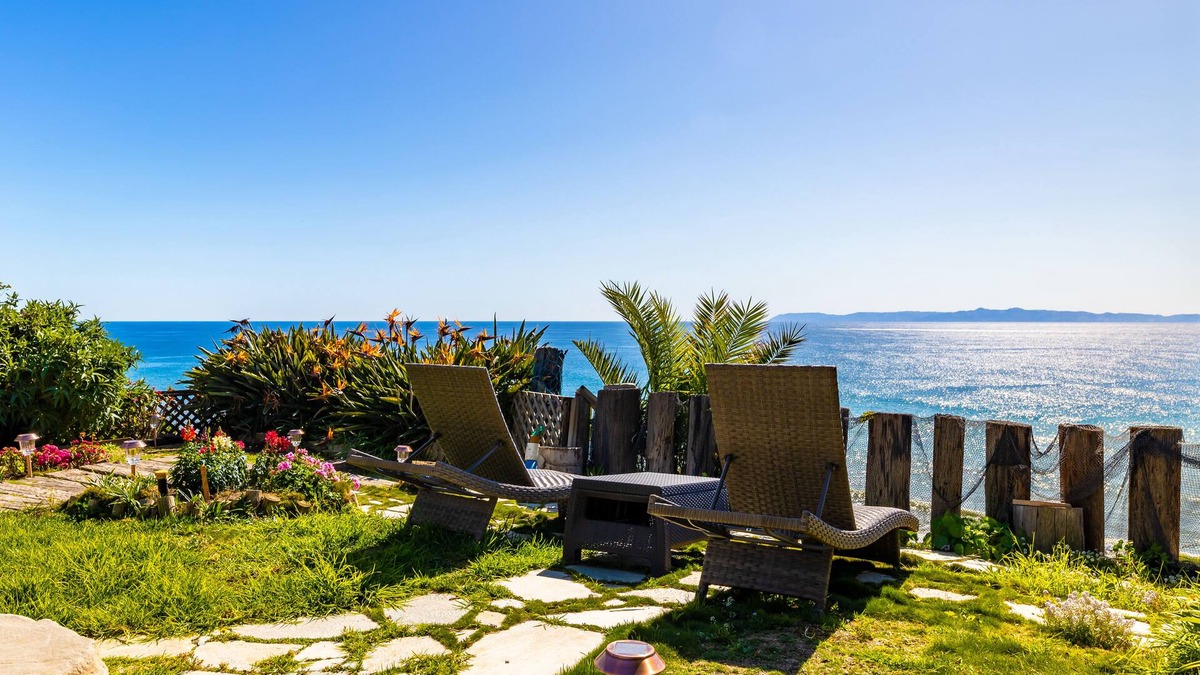 Coastal San Pedro House | Oceanfront-2730 sqft w/SPA, HugeDeck+Garden+VIEWS
