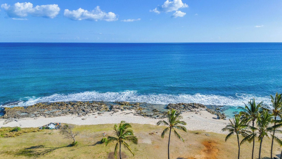 Nanakuli House | Oceanfront 3bed/1.5bath Maili Beach living
