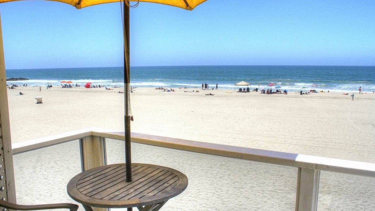 West Newport House | Oceanfront 5bd/3ba Townhome ON THE SAND