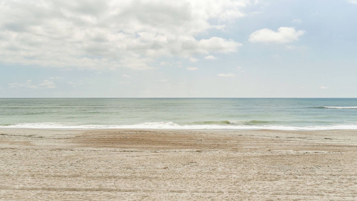 Fernandina Beach Cottage | Oceanfront Amelia Island Cottage: Deck & Boardwalk