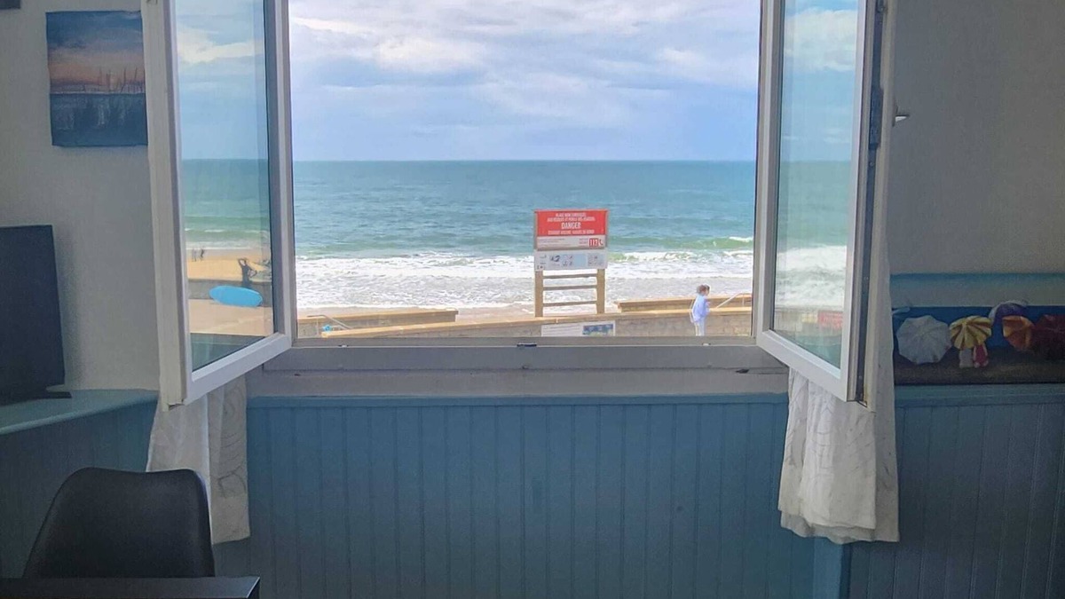 Capbreton Apartment | Oceanfront apartment, opposite family beach.