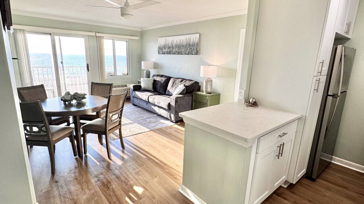 Northeast Virginia Beach Condo | Oceanfront Balcony! Brand New Kitchen|Huge Bedroom
