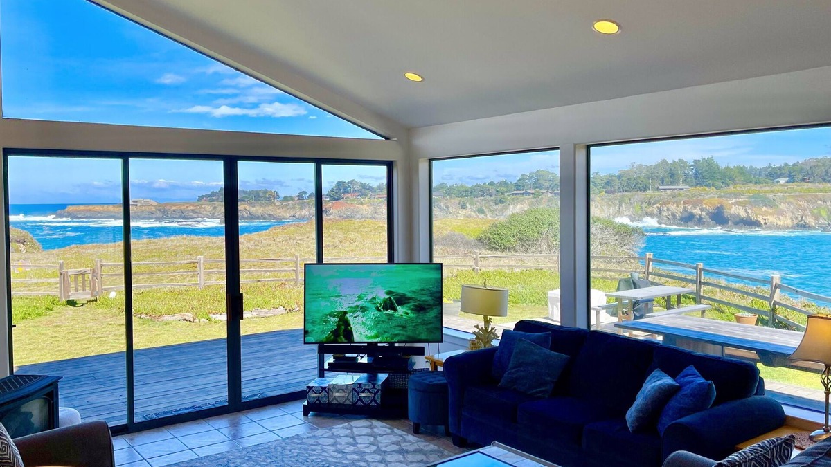 Caspar House | OCEANFRONT, BEACH & Coastline Views, Large Home, Lots of Windows, Amenities