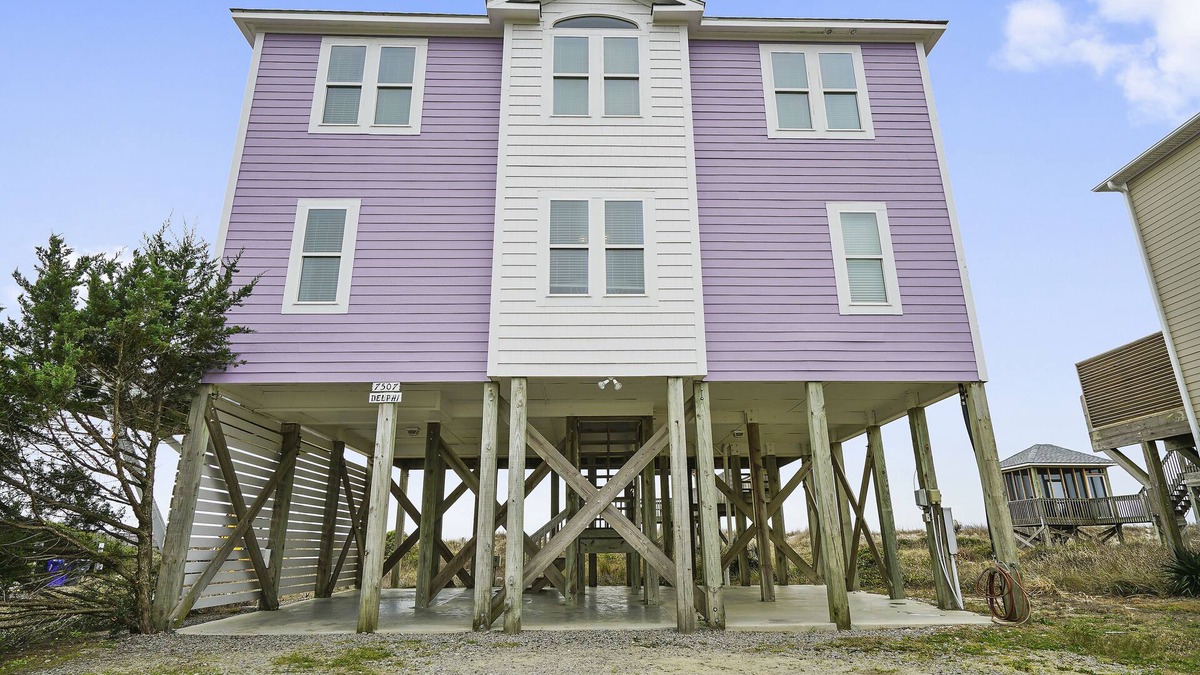 Yaupon Beach House | Oceanfront Beach House Amazing family location close to pier, new deck, updated.