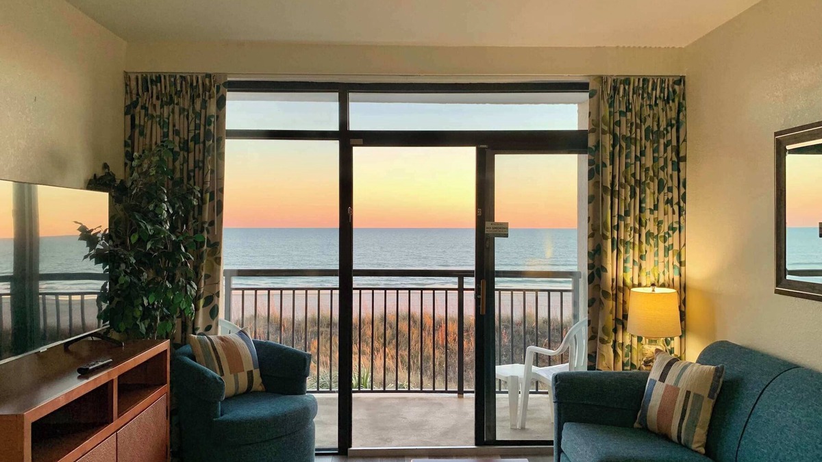 Briarcliffe Acres Condo | Oceanfront Condo with King Bed & Amenities!