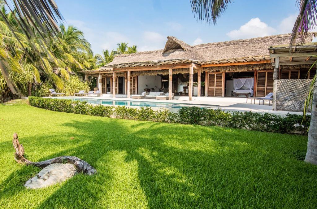 Barra de Colotepec Villa | Oceanfront Casa Rhino