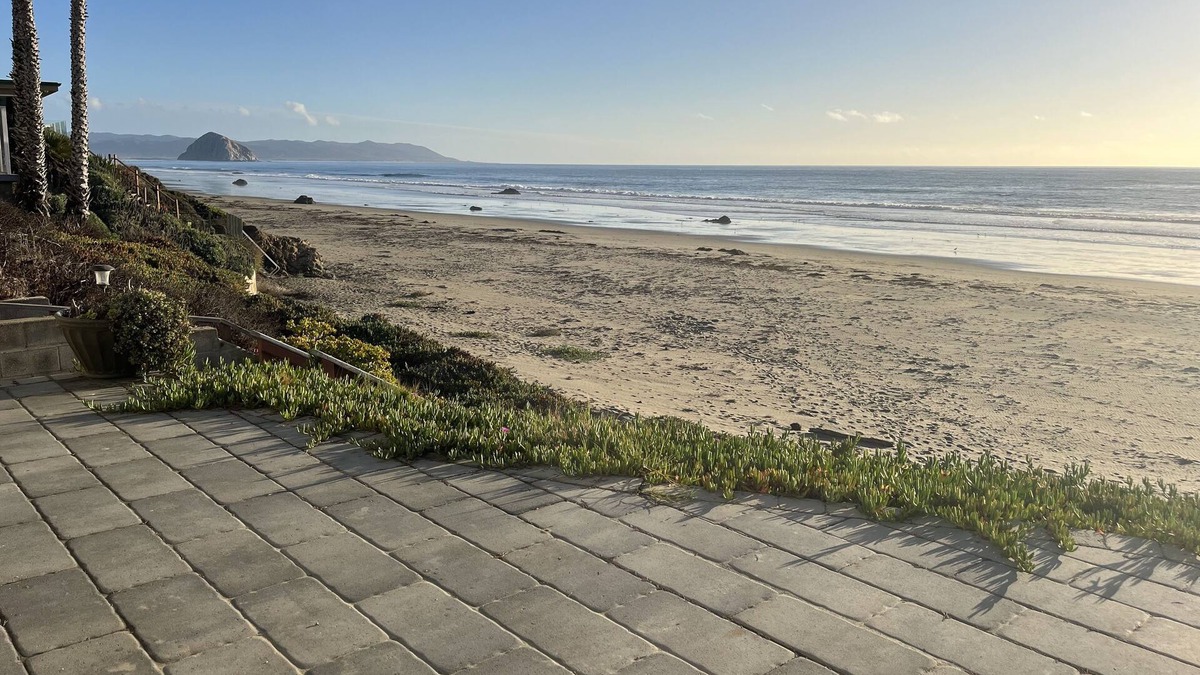 Cayucos House | Oceanfront Cayucos Cottage on the sand