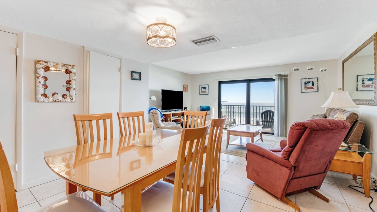 Ormond Beach Condo | Oceanfront Charmer