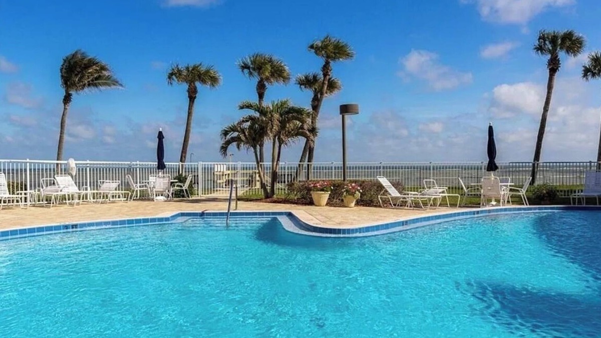 Central Beach Apartment | Oceanfront condo living in the heart of Vero beach