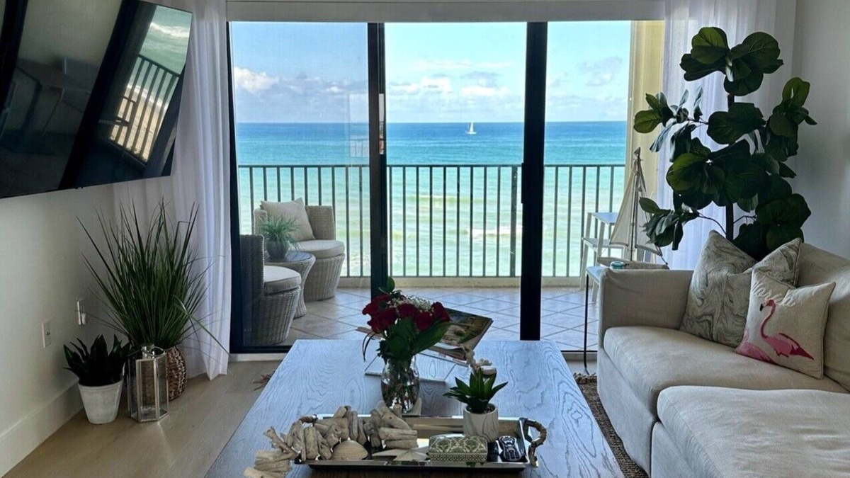 Hutchinson Island South Condo | OCEANFRONT CONDO RENTAL ON HUTCHINSON ISLAND - 2025 WINTER SEASON AVAILABLE!