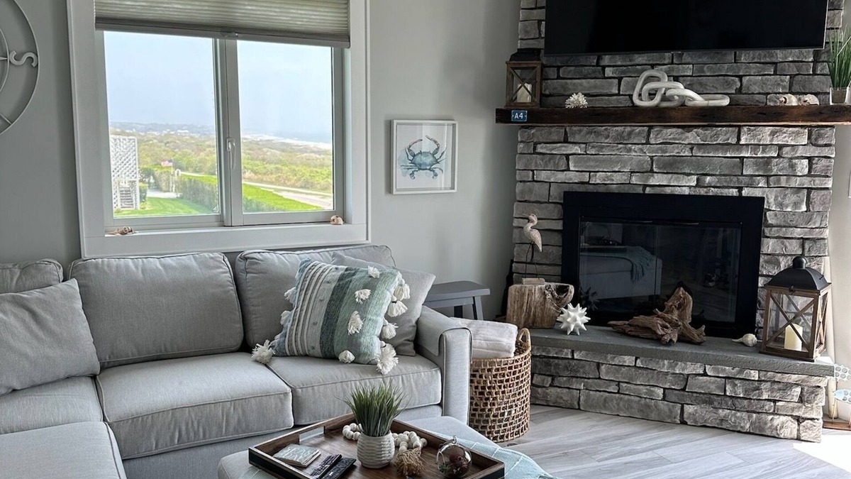 Montauk Condo | Oceanfront Corner Unit Condo in Beautiful Montauk - steps to beach and town!