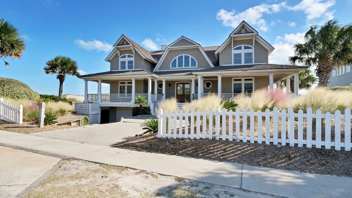 East Beach House | Oceanfront, East Beach, Occupancy 12, Four Bedroom Home