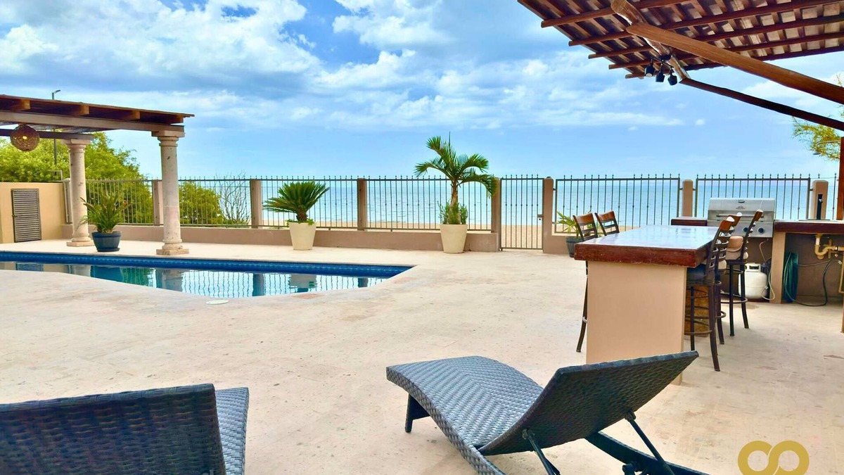 El Centenario House | Oceanfront Escape: Pool, BBQ, & Sunset Views