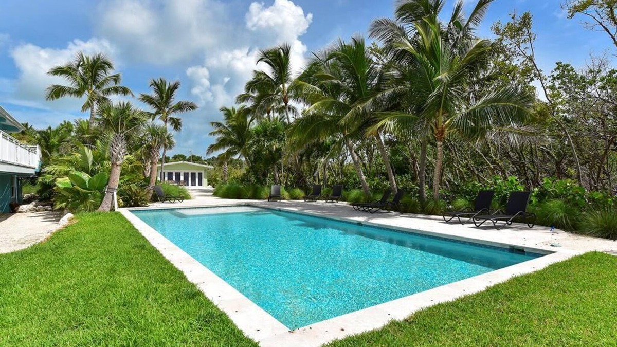 Islamorada House | Oceanfront Estate with 4 Cozy Cottages
