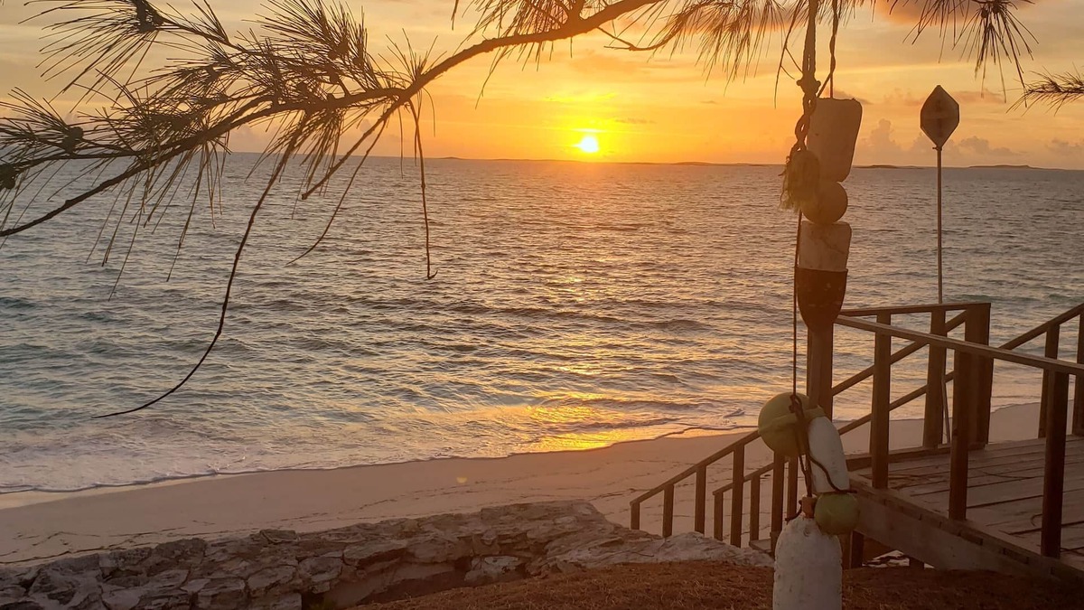 Great Exuma House | Oceanfront Exuma Retreat 2BR/2.5BA Secluded Beach Deck WiFi AC!