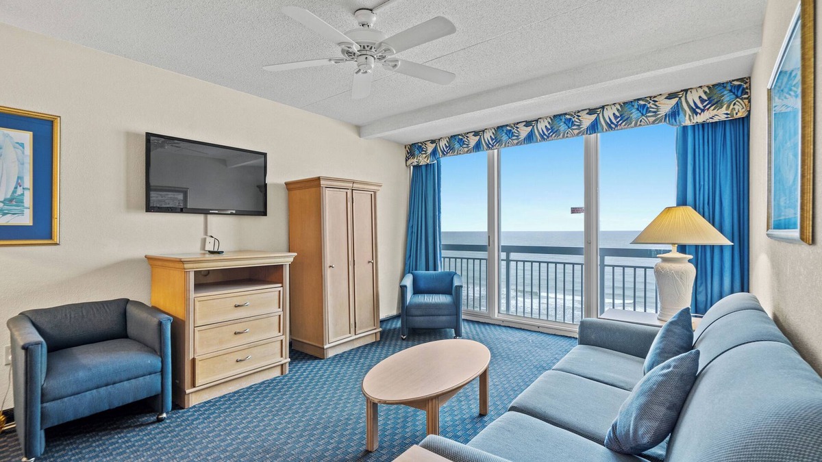 Downtown Myrtle Beach Hotel | Oceanfront Family 1 br + Kids Bunk Nook B