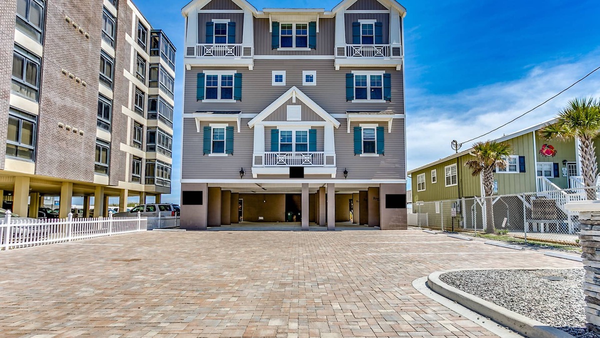 North Myrtle Beach House | Oceanfront Home - Sleeps 26! 8Br/8.5BA