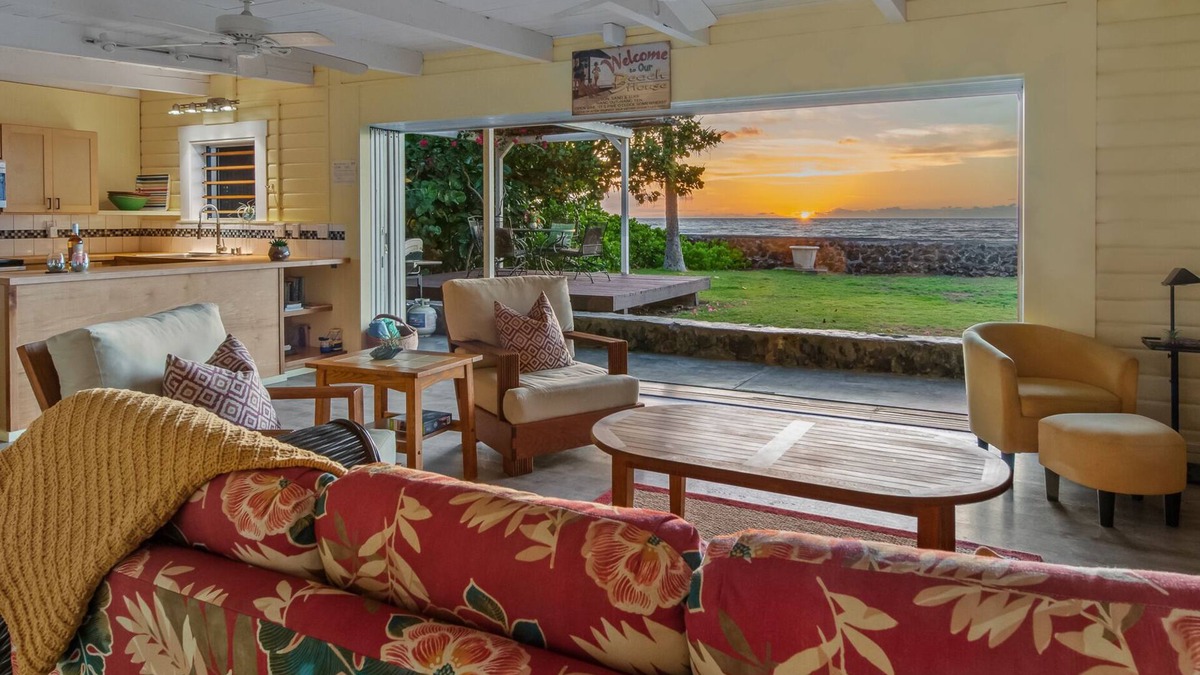 Kamuela House | Oceanfront Hawaiian-style Beach House