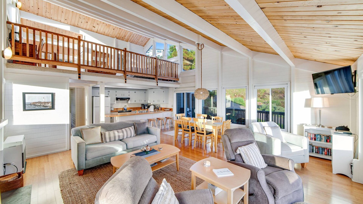 Gualala House | Oceanfront home close to town w/stunning views, WiFi, & fireplace - 1 dog OK